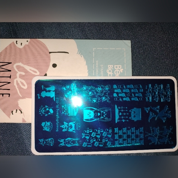 8 Nail Stamping Templates - Picture 2 of 8